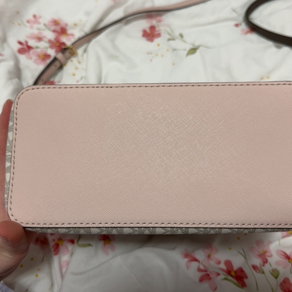 💎 Michael Kors Tote with Logo and Leather Wristlet Combo 💎 - Picture 5 of 6